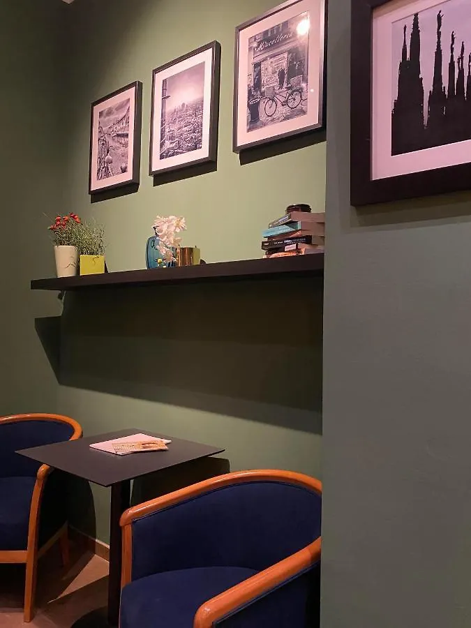 ***  Genius Hotel Downtown Milan Italy