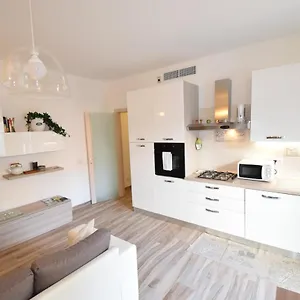 Uptoyou Apartment