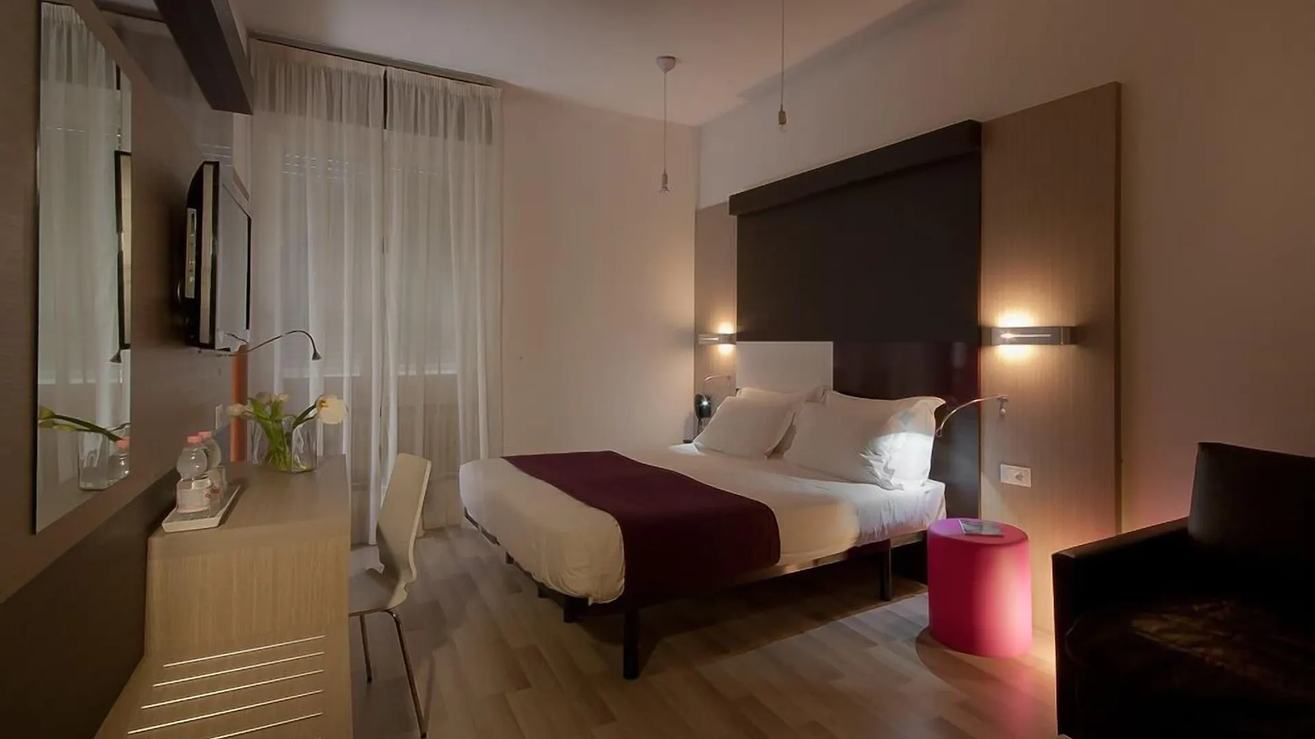 ***  Genius Hotel Downtown Milan Italy