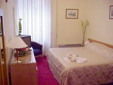 ***  Genius Hotel Downtown Milan Italy